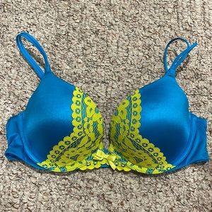Victoria’s Secret push up bra. Size: 36B